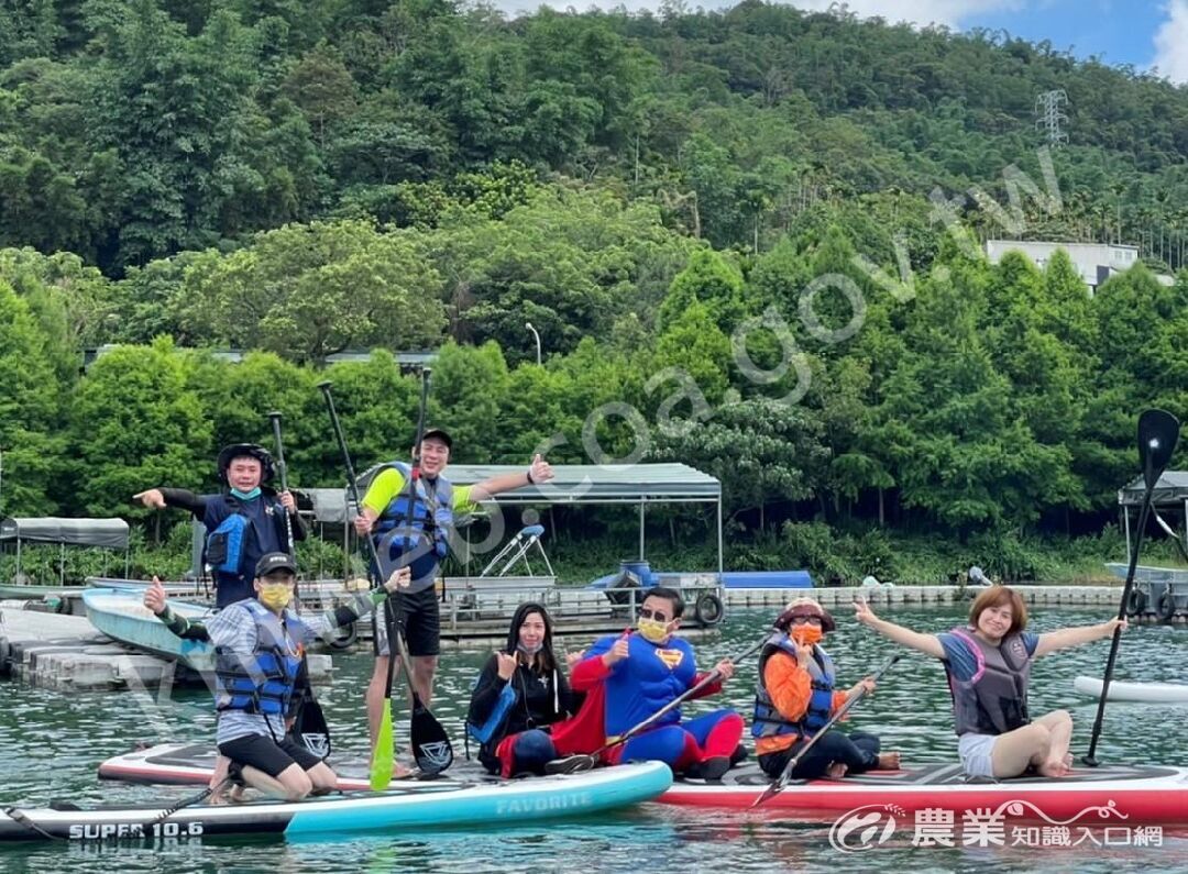 水保局與日管處共同推出日月潭玩水SUP立槳體驗以及一日揉茶職人體驗，探訪茶園秘境、品嚐特色茶佐餐的在地深度行程