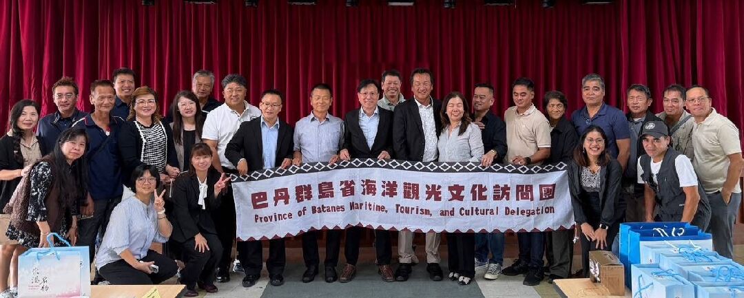 漁業署、東港、新港、琉球、恆春區漁會、養殖青年代表及原住民族文化事業基金會與巴丹群島省訪團會後合影 漁業署、東港、新港、琉球、恆春區漁會、養殖青年代表及原住民族文化事業基金會與巴丹群島省訪團會後合影
