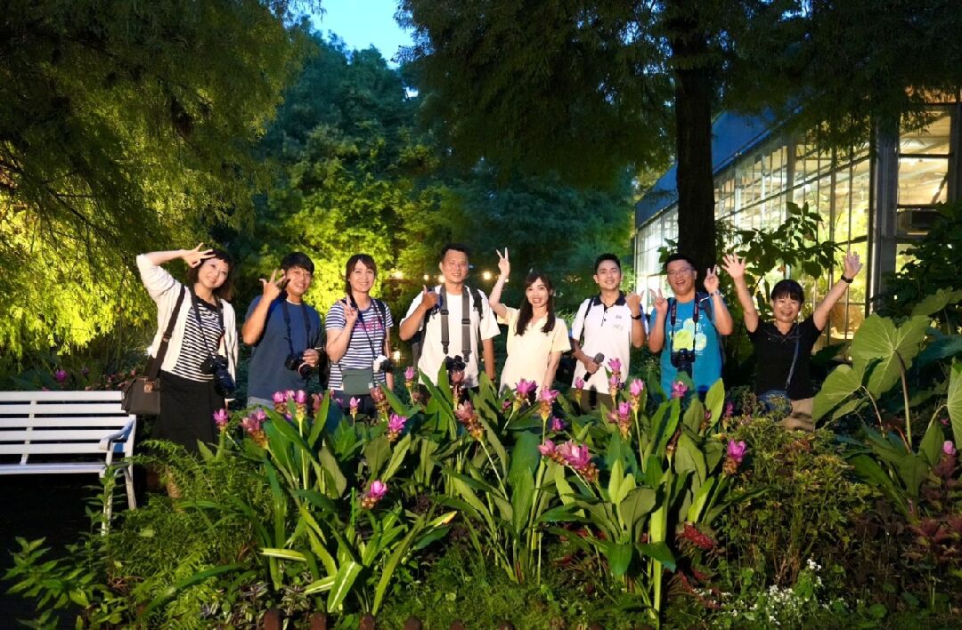 圖四_首發團夜探田尾，在菁芳園湖水邊賞夜景茶敘