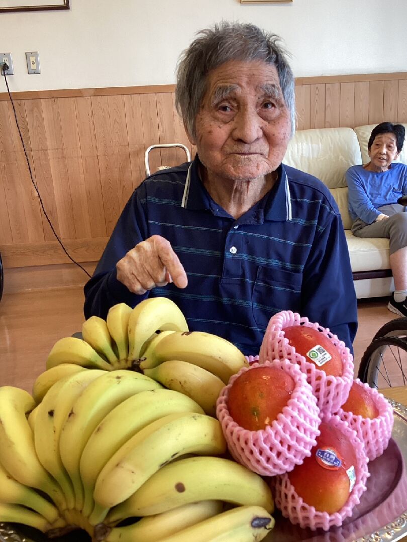 圖片5_臺灣水果首度進入日本靜岡縣福利機構團膳供餐食材。福利機構的長輩對來自臺灣的香蕉、芒果充滿期待。 圖片5_臺灣水果首度進入日本靜岡縣福利機構團膳供餐食材。福利機構的長輩對來自臺灣的香蕉、芒果充滿期待。