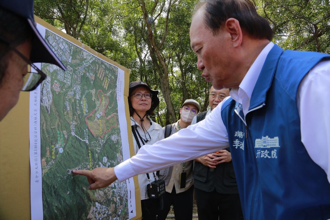 圖3_季政委聽取林業保育署臺中分署防火線開闢過程