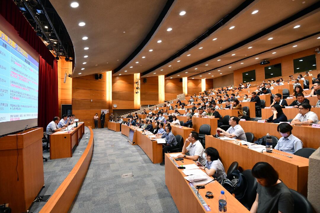 漁業署於114年10月20日在國立臺灣大學法律學院霖澤館召開「研商民眾搭乘非漁船之浮具或船舶從事休閒海釣管理事宜」會議 漁業署於114年10月20日在國立臺灣大學法律學院霖澤館召開「研商民眾搭乘非漁船之浮具或船舶從事休閒海釣管理事宜」會議