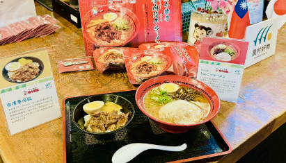 「味千拉麵_×_農村好物」聯名推出的臺日雙拼套餐，結合香濃鹹香的臺灣滷肉飯與熊本經典豚骨湯頭的味千拉麵，巧妙融合兩地風味。