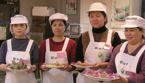 在碾米廠販售幸福—台北縣三芝鄉田媽媽「芝農展售中心」開幕囉！