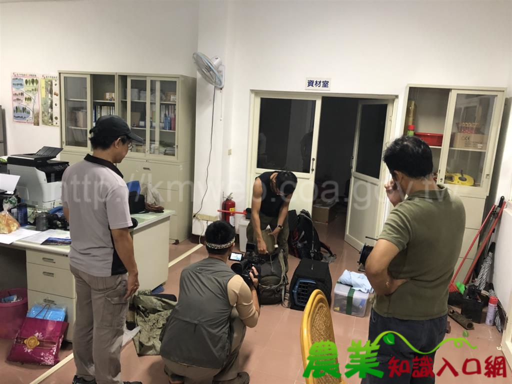 南安小黑熊搭乘黑鷹直升機平安抵達特生中心