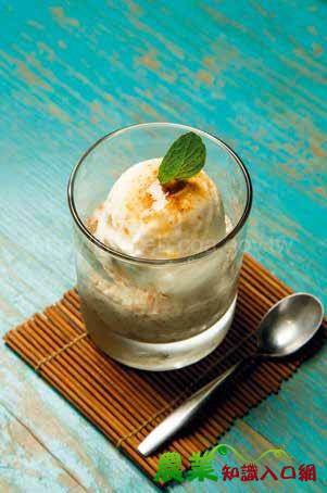 卸妝後的素顏美女(上)紅藜米布丁佐客家香桔冰淇淋