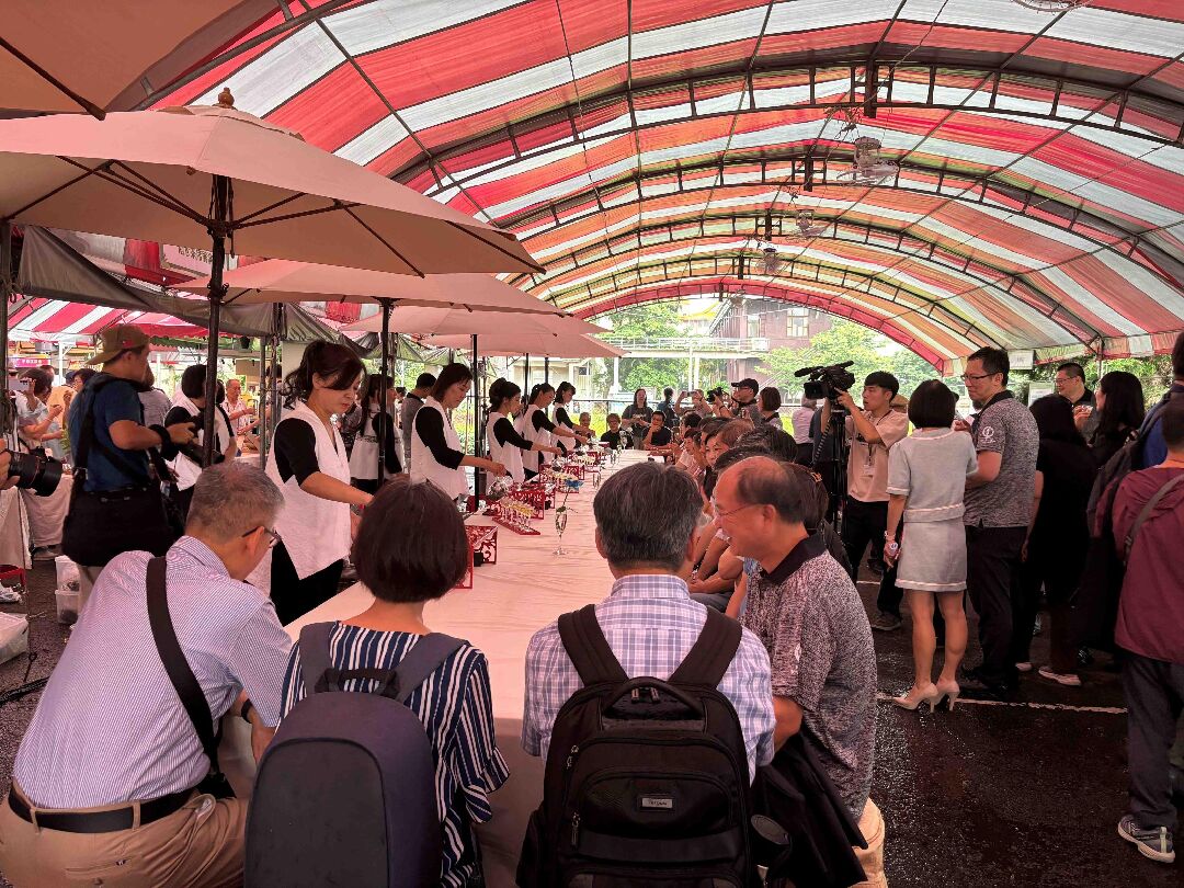 圖7、創意茶席展演讓參與民眾深刻感受臺灣茶文化的深厚底蘊與創新魅力 圖7、創意茶席展演讓參與民眾深刻感受臺灣茶文化的深厚底蘊與創新魅力